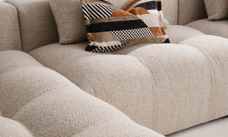 SKY IS THE LIMIT, Salon en U