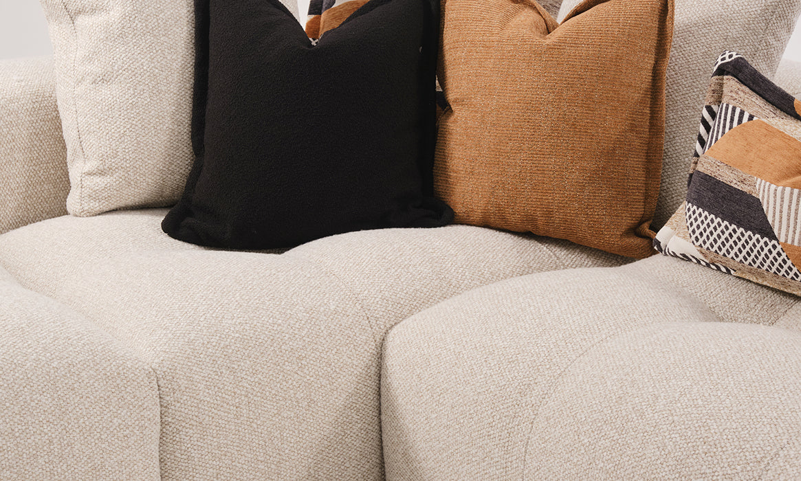 SKY IS THE LIMIT, Salon en U